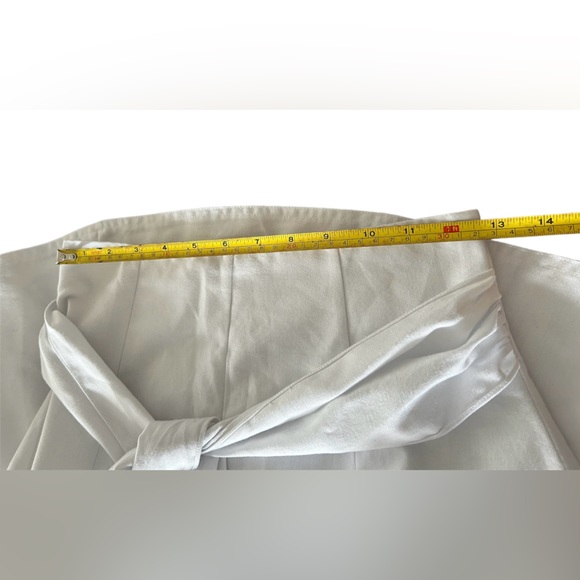 5/25$ ✨ YoungCore Skirt - Picture 6 of 9